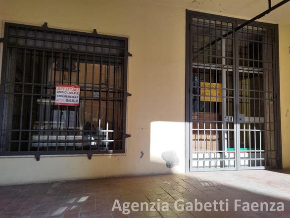 fotografie - negozio Brisighella (RA) Centro 