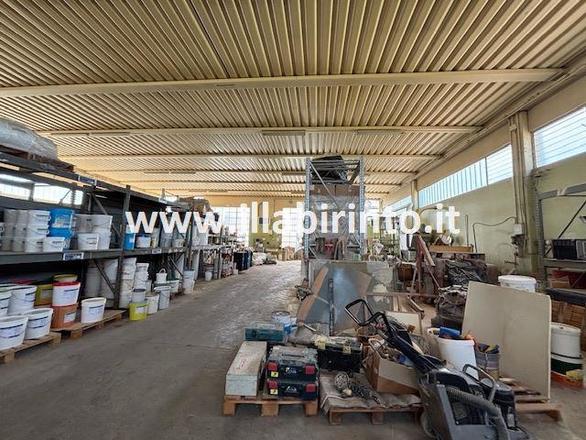 fotografie - capannone Faenza (RA) Periferia Valle