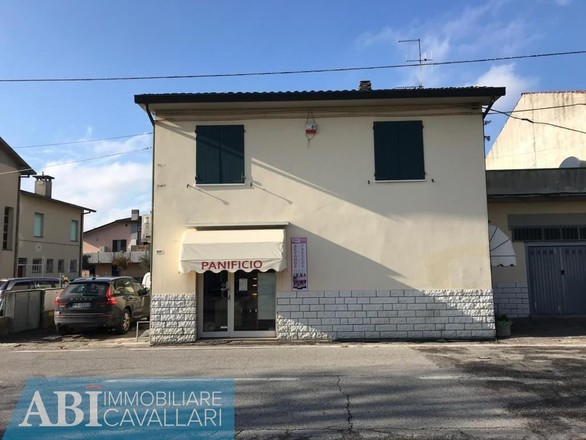 fotografie - Attività Commerciale Ravenna (RA) Carraie