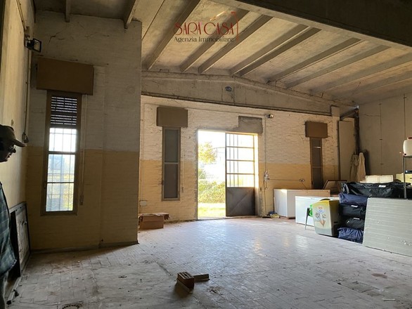 fotografie - capannone Borgo Rivola (RA)  