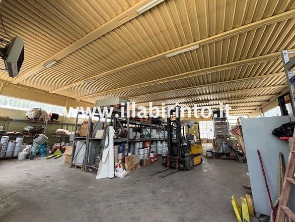 fotografie - capannone Faenza (RA) Periferia Valle